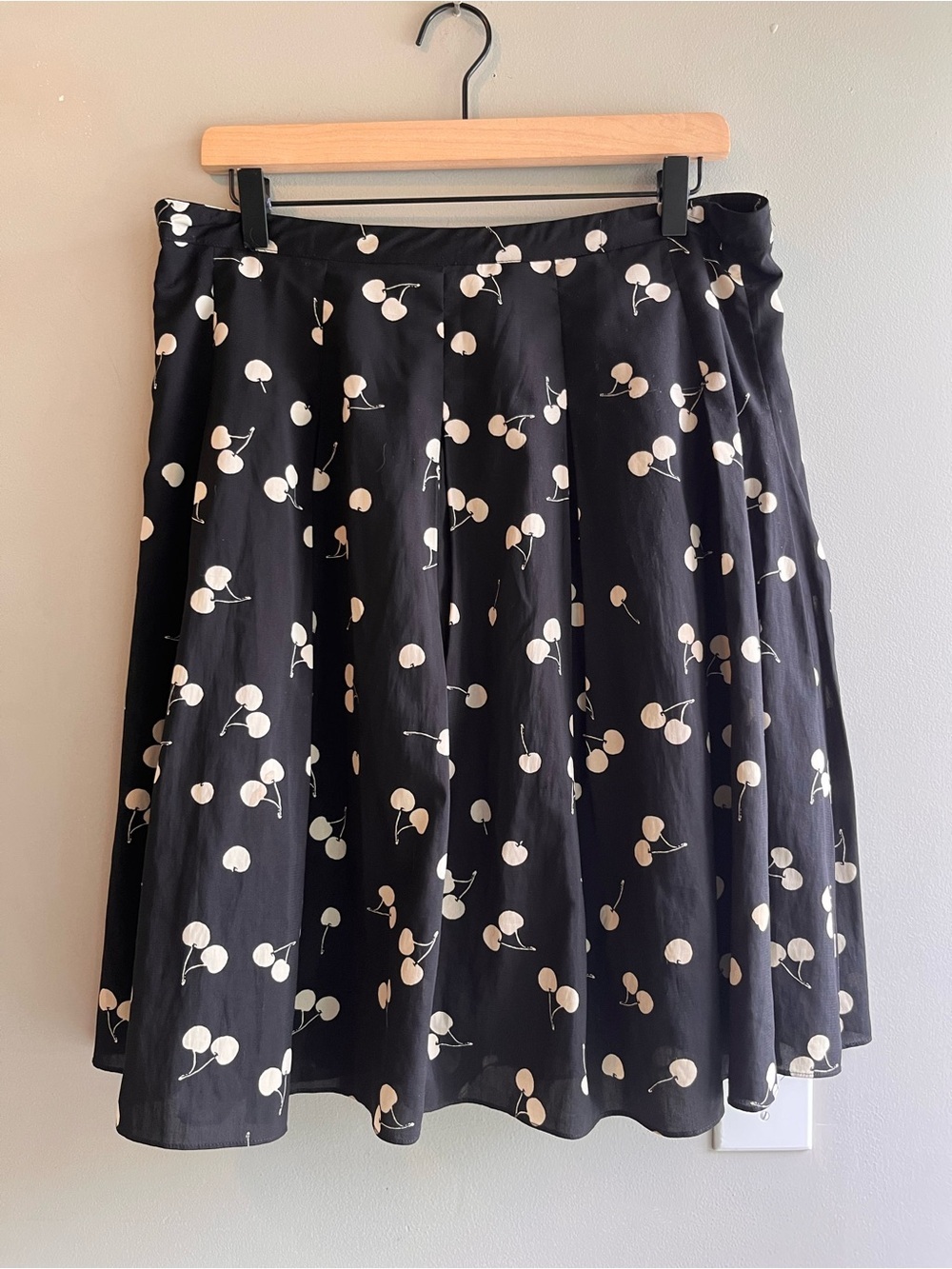 Coldwater Creek Black Cherry-Print Circle Skirt Pleated Size 8